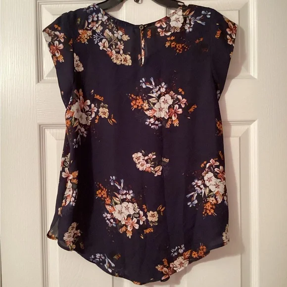 Sweet Rain Size M Silky Navy Floral Blouse - Picture 4 of 5